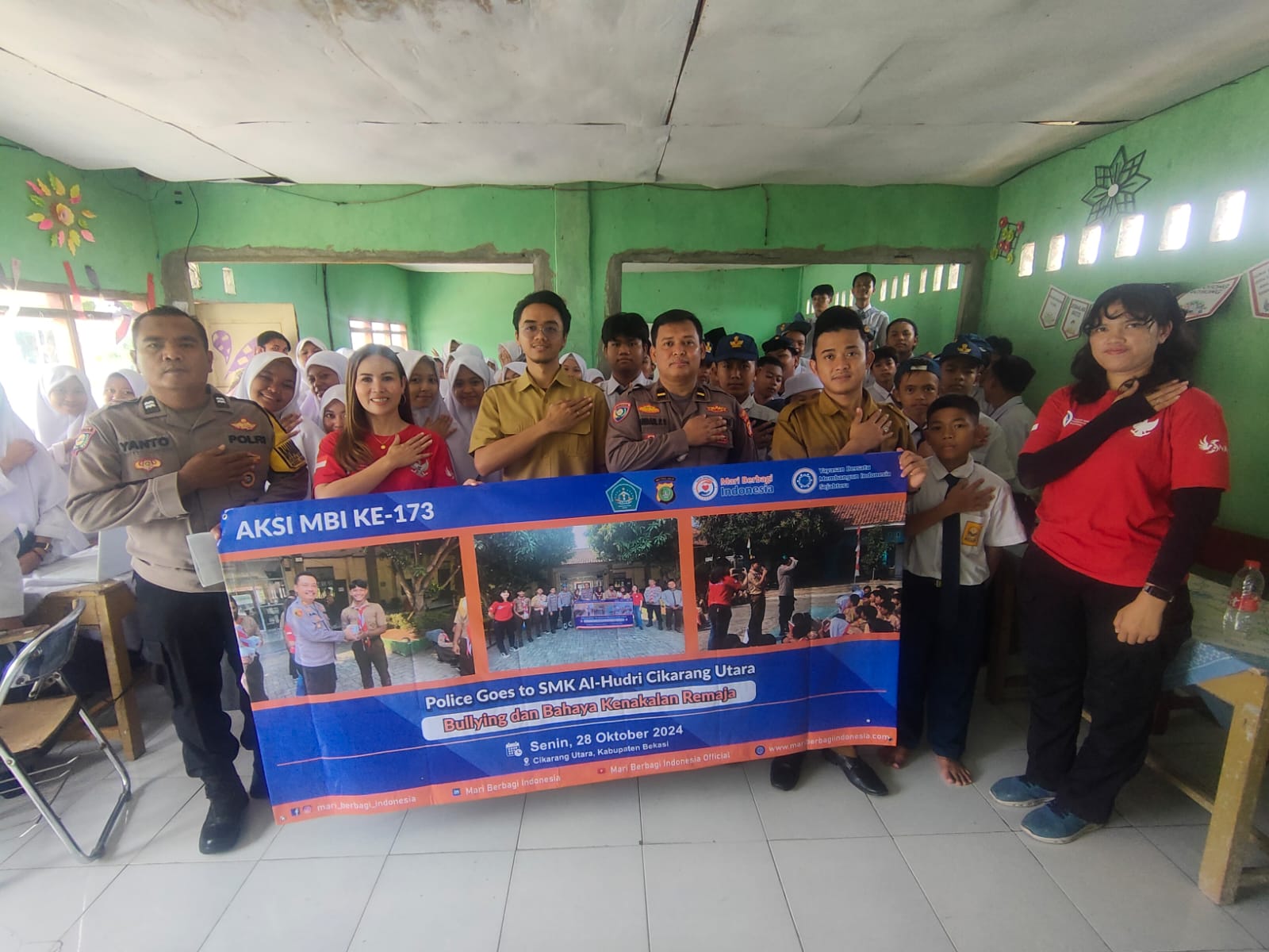 Mengatasi Perilaku Kenakalan Remaja di Lingkungan Sekolah : Program Sosialisasi polisi ke SMK Al-Hudri Terkait Bullying dan Kenakalan Remaja 2024